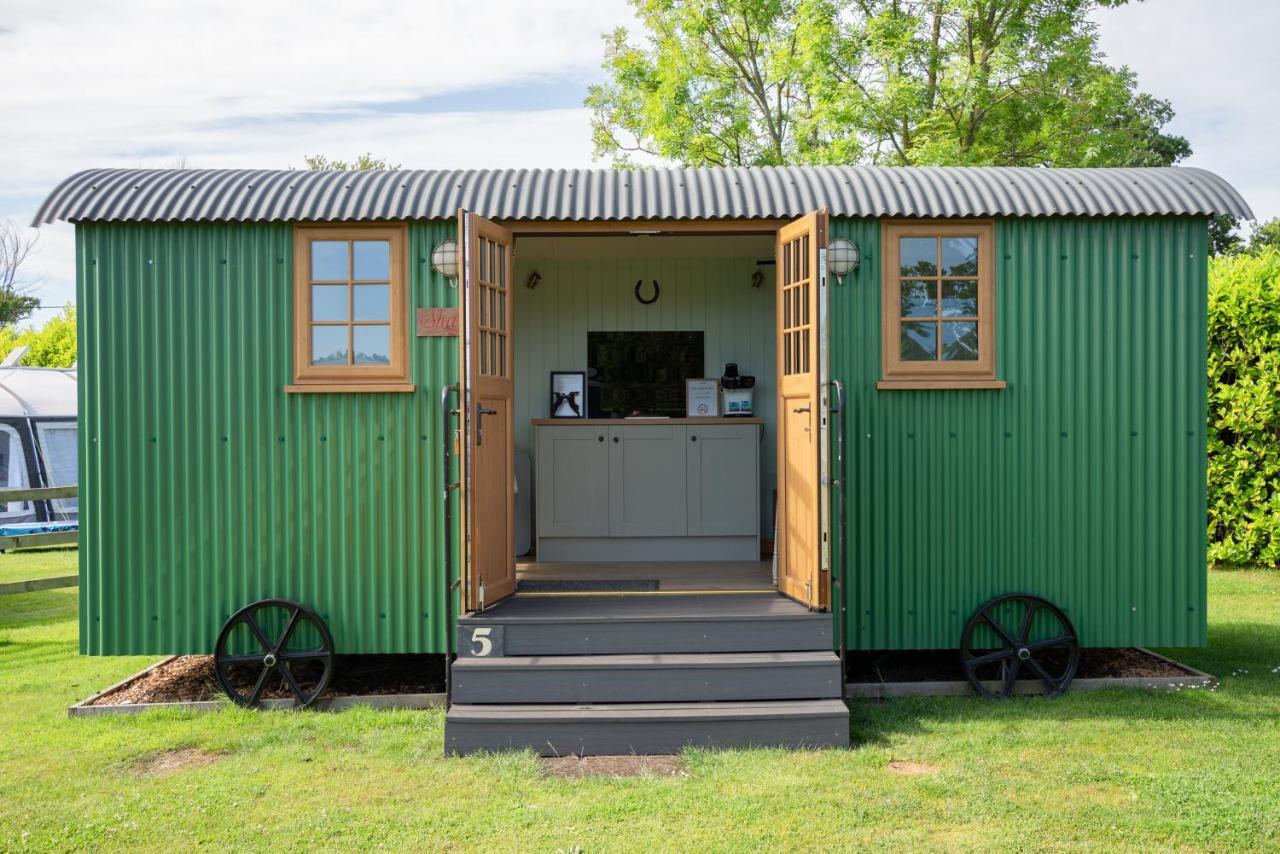 Glamping At South Lytchett Manor Hotel Poole Ngoại thất bức ảnh